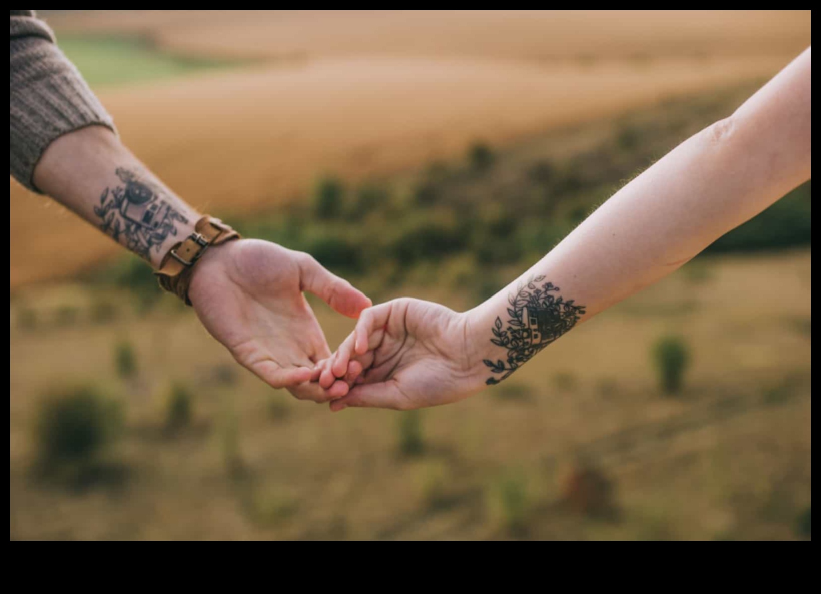 Connected Souls pāru tetovējumi, kas svin mīlestības skaistumu 5 Saistītās dvēseles: pāra tetovējumi, kas atkārto mīlestības skaistumu