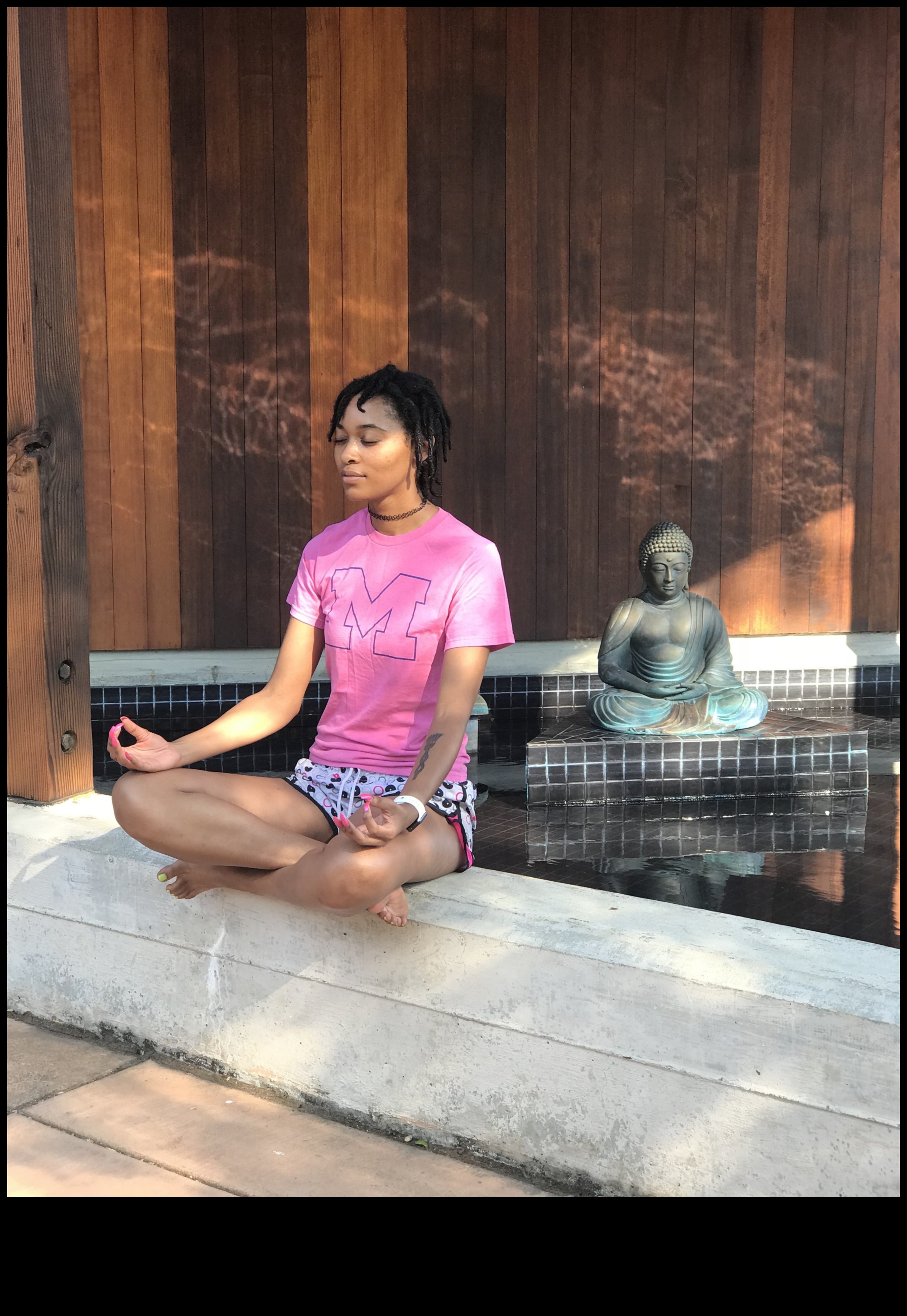 Apzināta meistarība: kā meditācija pozitīvi ietekmē jūsu ikdienas dzīvi