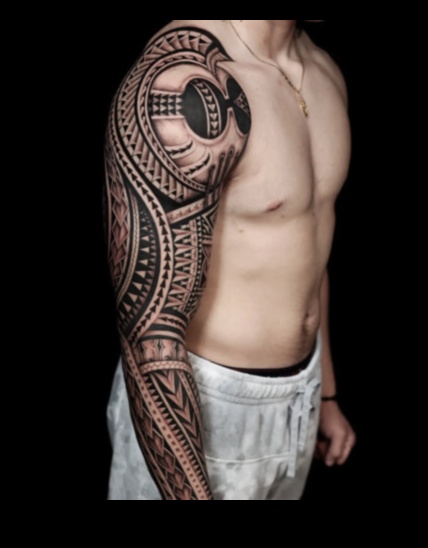 Māksla ārpus ādas: mūsdienu tetovējumu kultūras nozīme