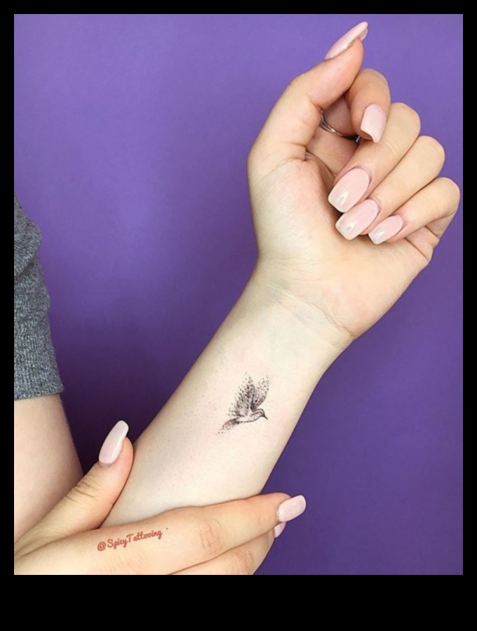 Ink Elegance 30 vienkārši un eleganti plaukstas tetovējumi, lai iedvesmotu jūsu nākamo dizainu 5 Tintes elegance: vienkārša un eleganta plaukstas tetovējuma iedvesma