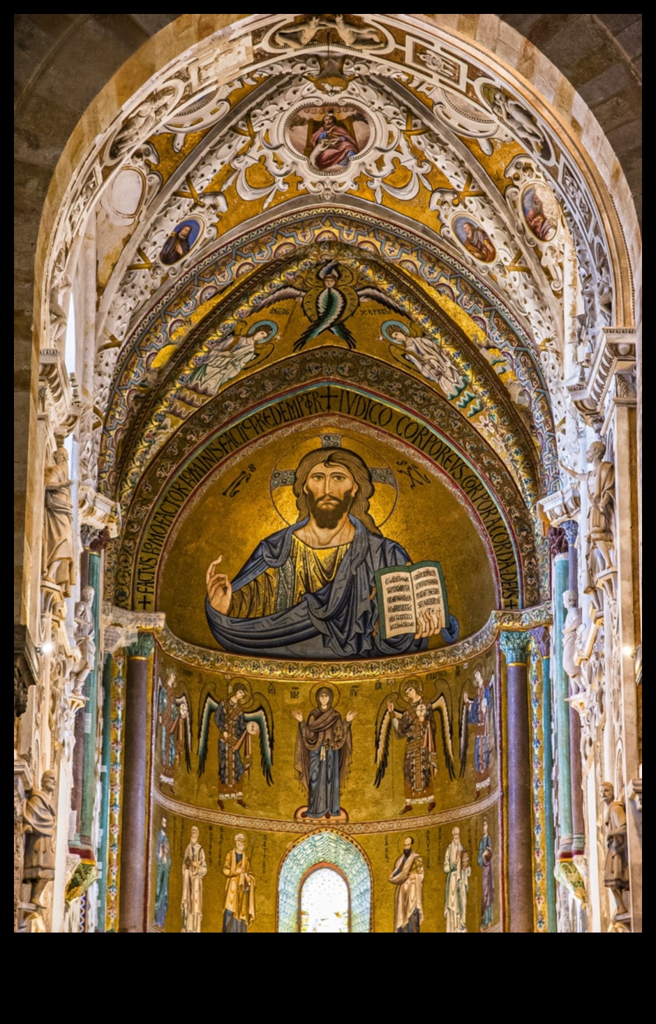 Baznīcas elegance Reliģiskās dekorācijas māksla viduslaiku baznīcās 1 Baznīcas elegance: reliģiskās dekorācijas māksla viduslaiku baznīcās